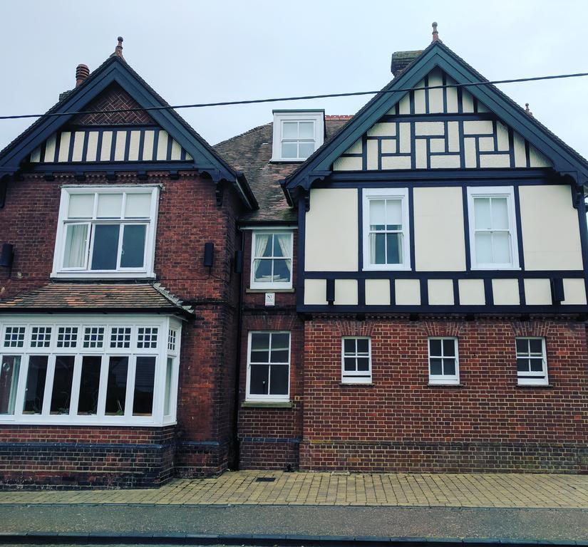 The White Horse 4*